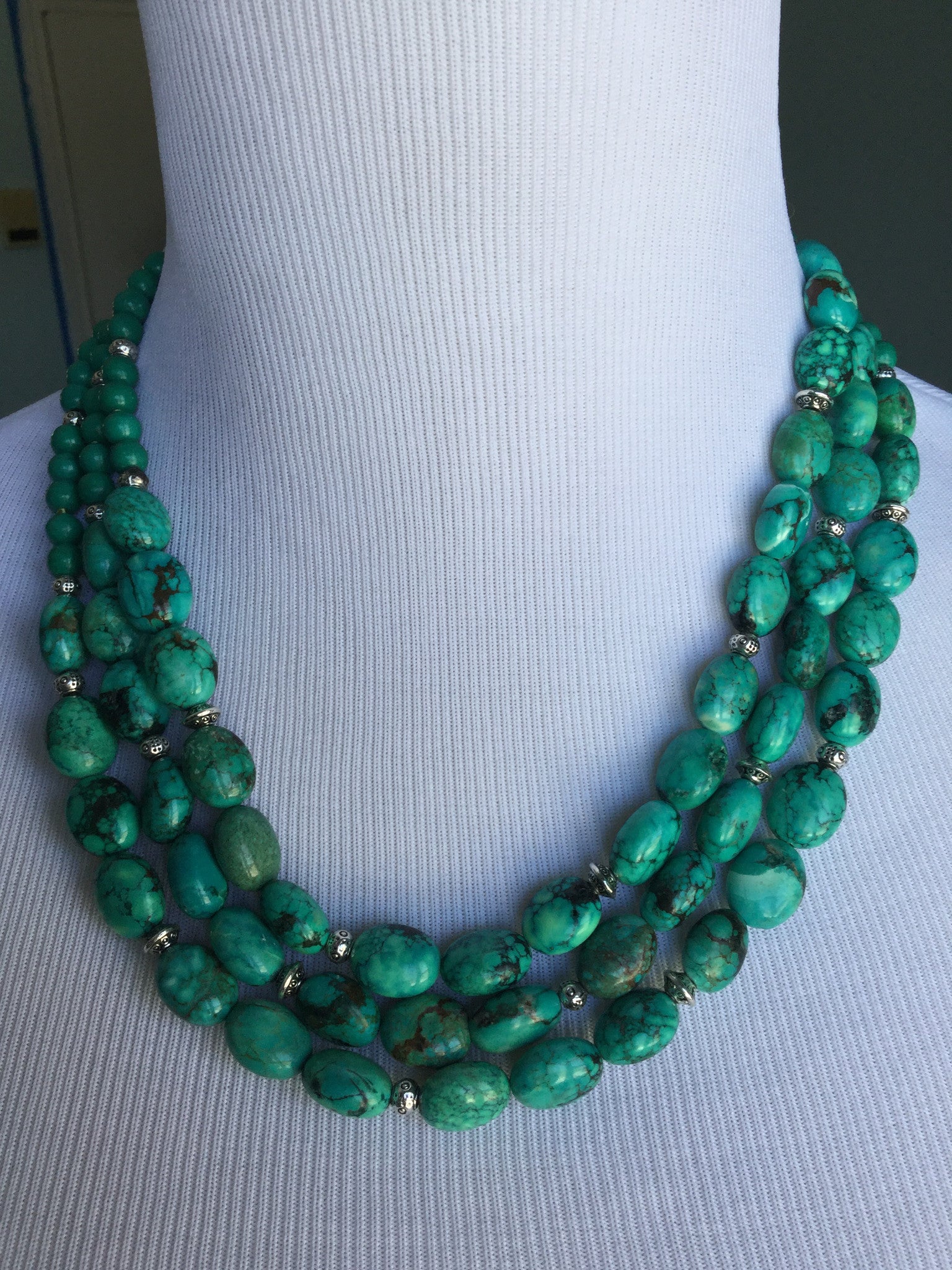 Triple layers turquoise with silver clasp extender